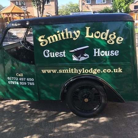 Smithy Lodge Guest House Leyland Esterno foto