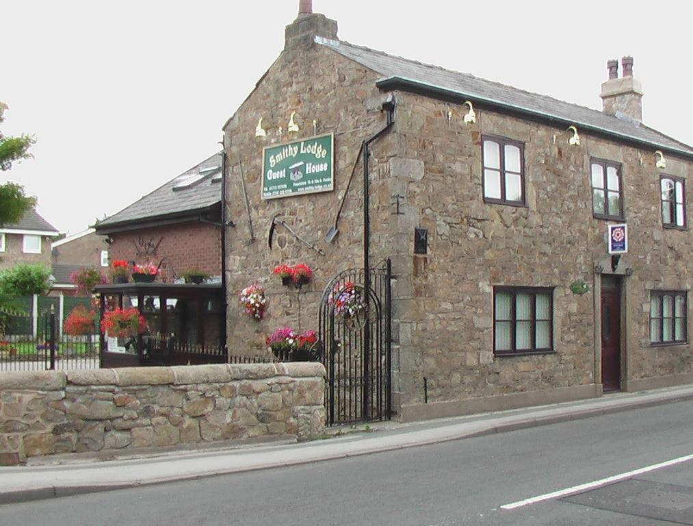 Smithy Lodge Guest House Leyland Esterno foto