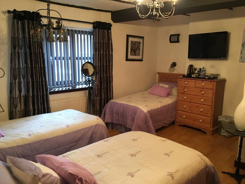 Smithy Lodge Guest House Leyland Esterno foto